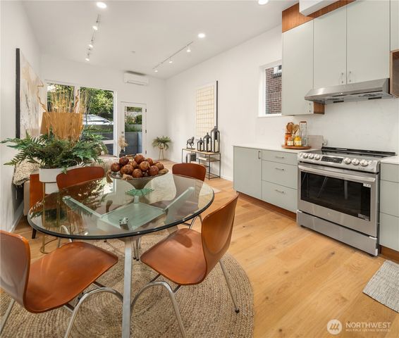 627 13th Avenue E, Seattle, WA 98102