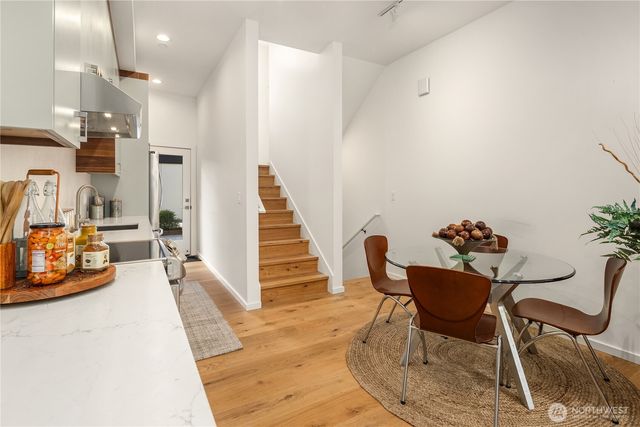627 13th Avenue E, Seattle, WA 98102