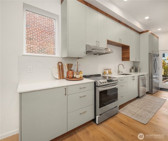 627 13th Avenue E, Seattle, WA 98102