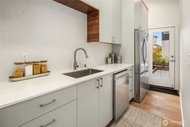 627 13th Avenue E, Seattle, WA 98102