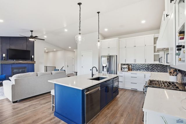 5924 CLOUD PEAK DR, Rapid City, SD 57702