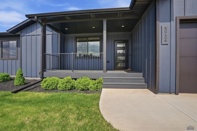 5924 CLOUD PEAK DR, Rapid City, SD 57702