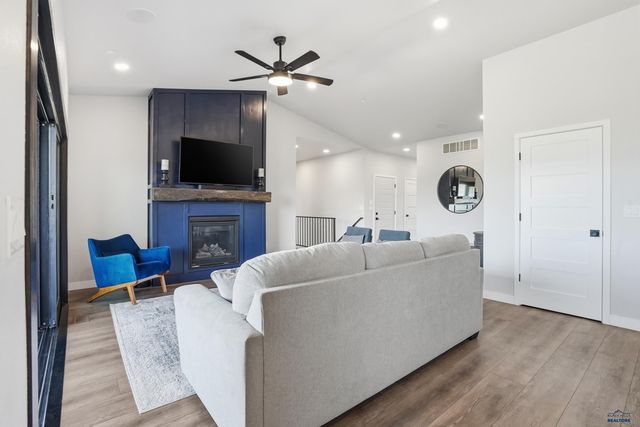 5924 CLOUD PEAK DR, Rapid City, SD 57702