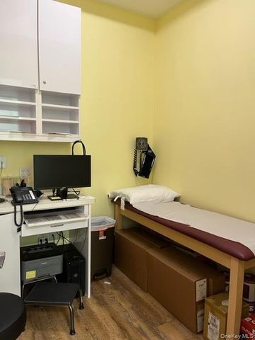131-07 40th Road #E06, Flushing, NY 11354