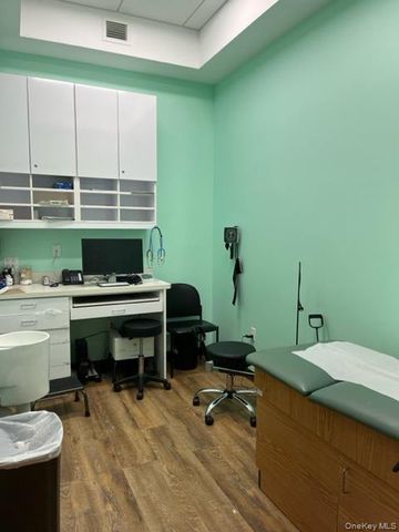 131-07 40th Road #E06, Flushing, NY 11354