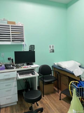 131-07 40th Road #E06, Flushing, NY 11354
