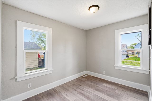 3915 3rd Street, Des Moines, IA 50313