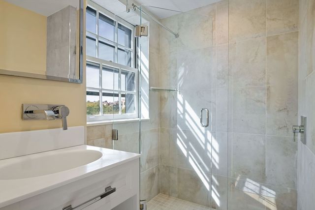 90 Commonwealth Avenue 18, Boston, MA 02116