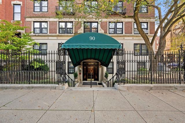 90 Commonwealth Avenue 18, Boston, MA 02116