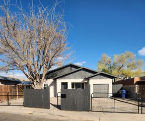 5316 10TH Court NW, Albuquerque, NM 87107