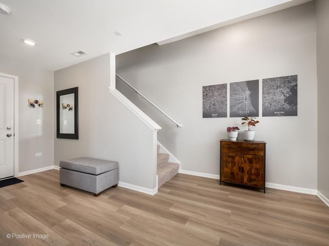 1080 Bogart Street, Des Plaines, IL 60018