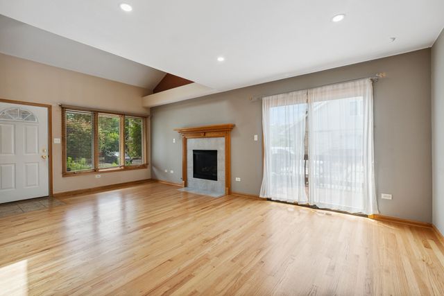 7908 W Tameling Court, Palos Hills, IL 60465