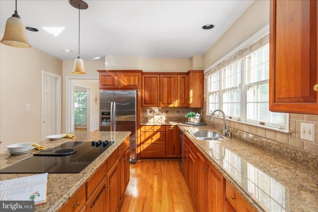 13018 GREY FRIARS PL, Herndon, VA 20171