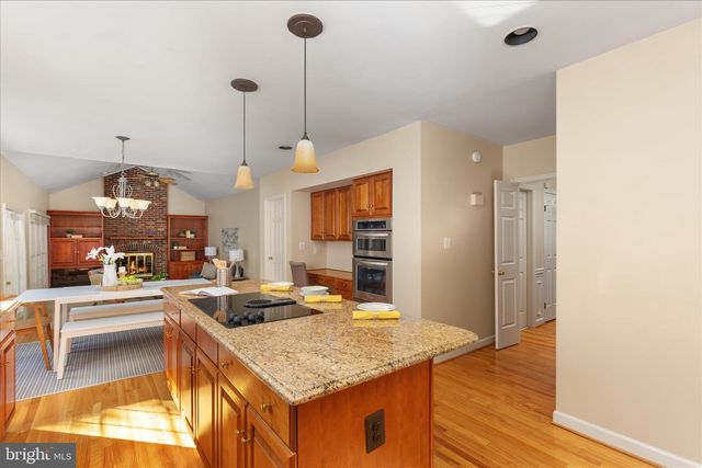 13018 GREY FRIARS PL, Herndon, VA 20171