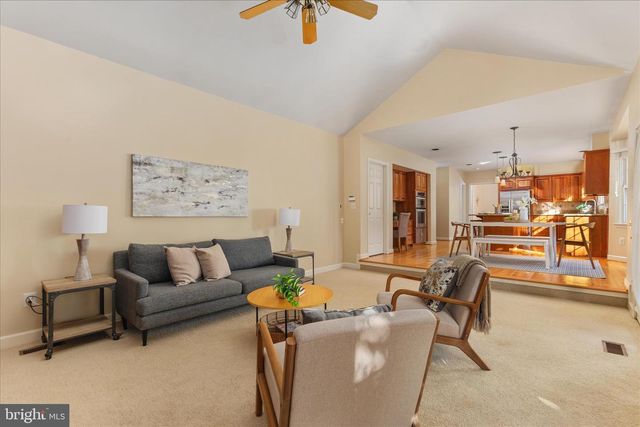 13018 GREY FRIARS PL, Herndon, VA 20171