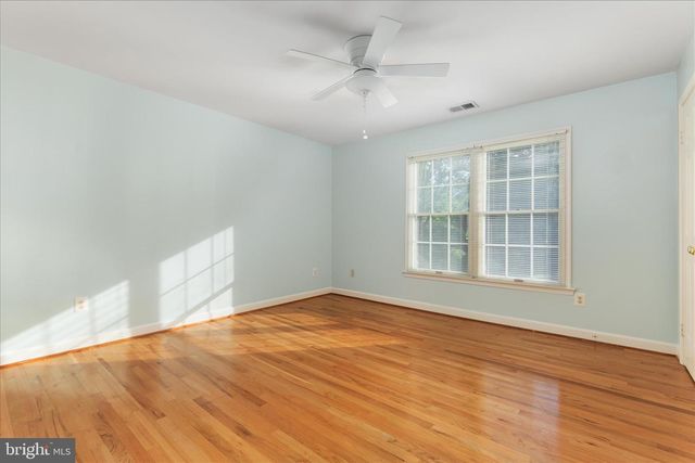 13018 GREY FRIARS PL, Herndon, VA 20171