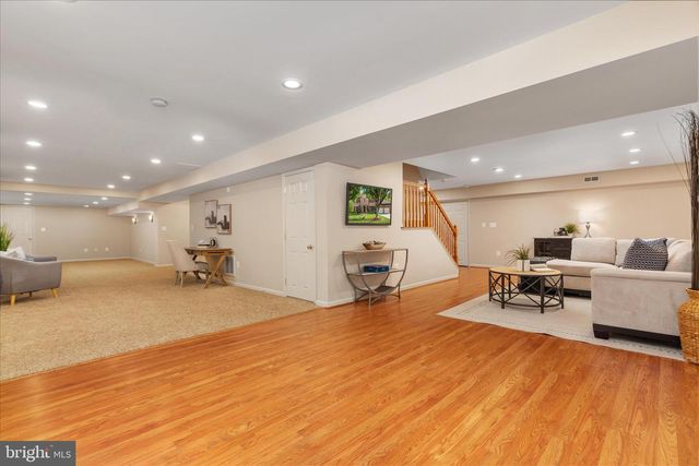 13018 GREY FRIARS PL, Herndon, VA 20171