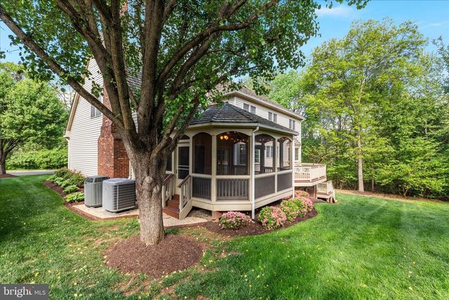 13018 GREY FRIARS PL, Herndon, VA 20171