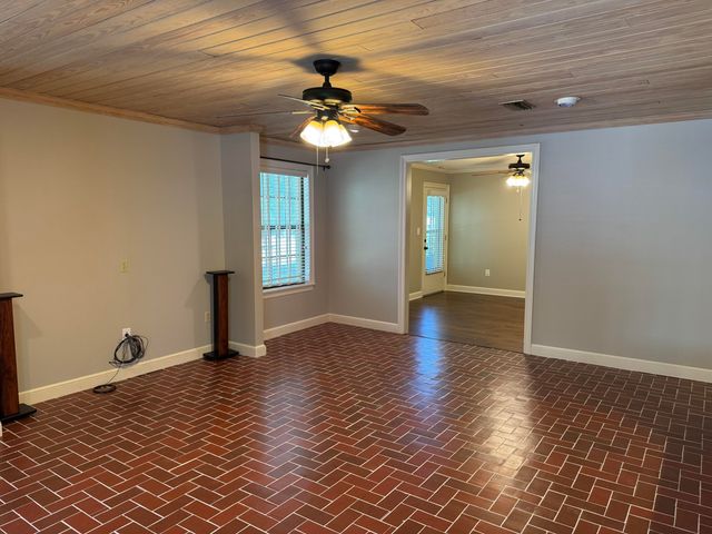 37 Windlass Dr., Hattiesburg, MS 39402