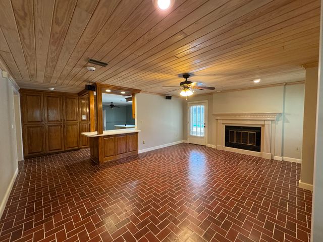 37 Windlass Dr., Hattiesburg, MS 39402