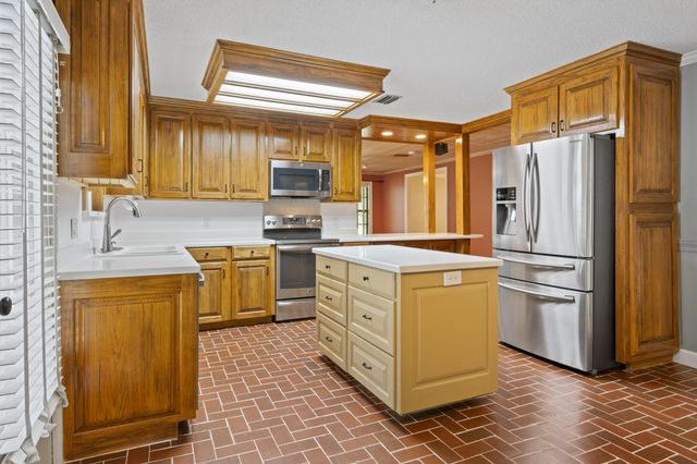 37 Windlass Dr., Hattiesburg, MS 39402