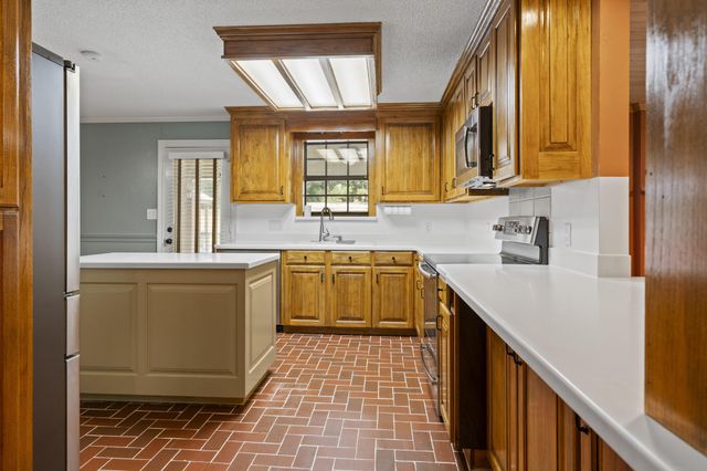 37 Windlass Dr., Hattiesburg, MS 39402