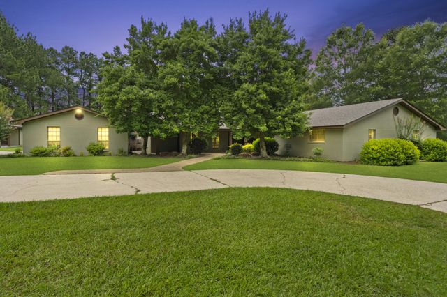 37 Windlass Dr., Hattiesburg, MS 39402