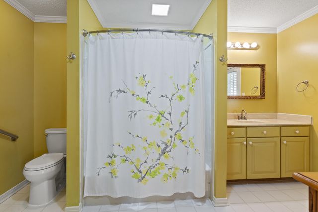 37 Windlass Dr., Hattiesburg, MS 39402