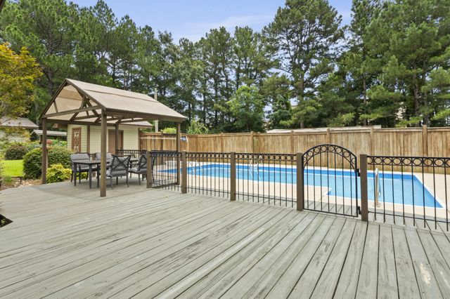 37 Windlass Dr., Hattiesburg, MS 39402