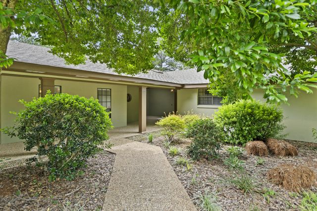 37 Windlass Dr., Hattiesburg, MS 39402