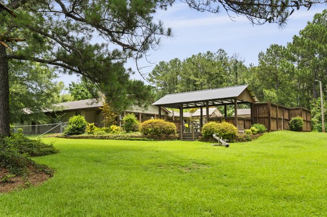 37 Windlass Dr., Hattiesburg, MS 39402