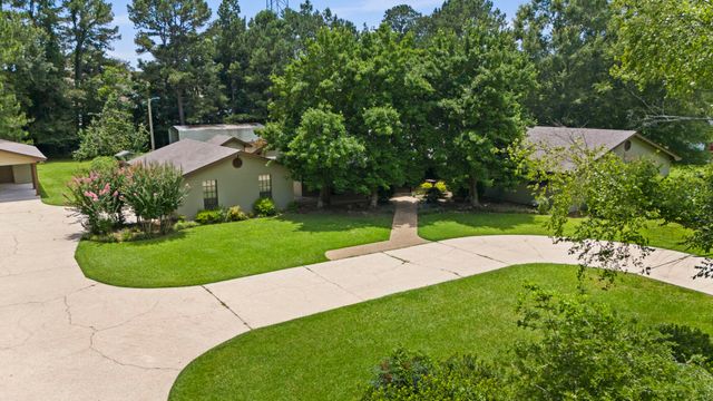 37 Windlass Dr., Hattiesburg, MS 39402