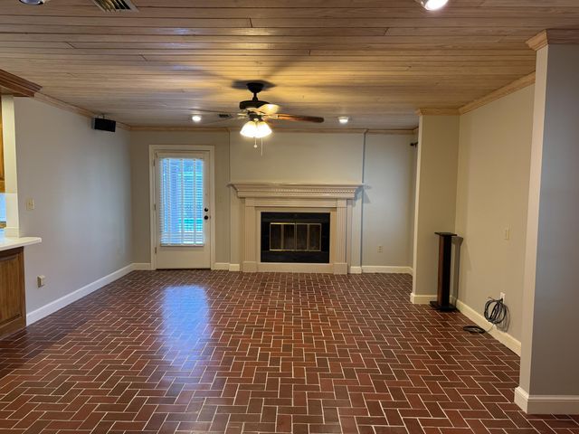 37 Windlass Dr., Hattiesburg, MS 39402