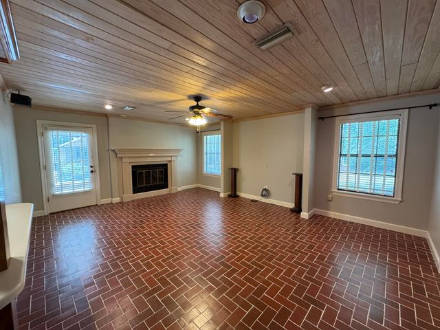 37 Windlass Dr., Hattiesburg, MS 39402