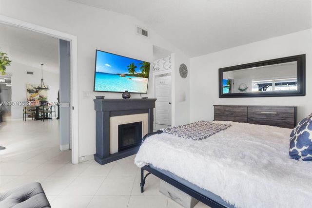 17816 SW 10th Ln, Pembroke Pines, FL 33029