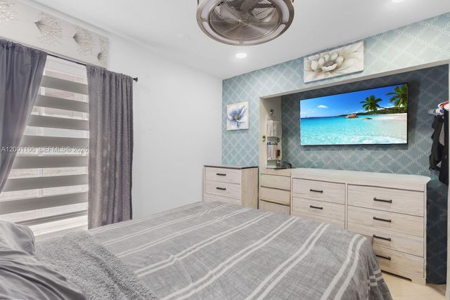 17816 SW 10th Ln, Pembroke Pines, FL 33029