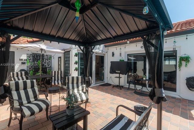 17816 SW 10th Ln, Pembroke Pines, FL 33029