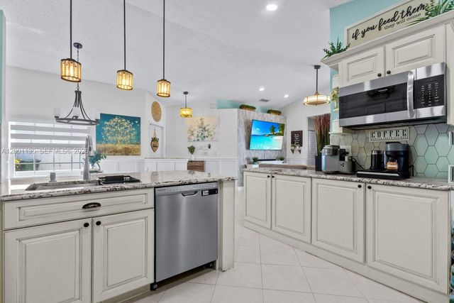 17816 SW 10th Ln, Pembroke Pines, FL 33029