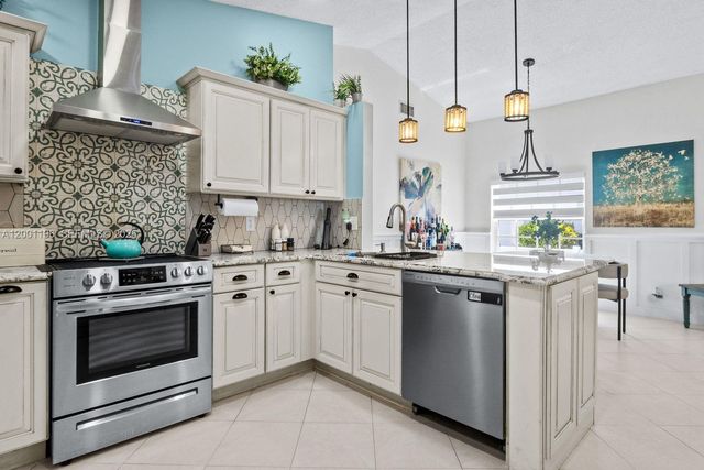 17816 SW 10th Ln, Pembroke Pines, FL 33029