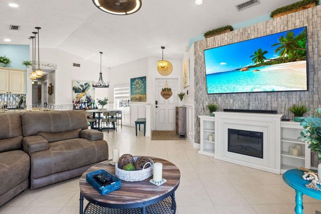 17816 SW 10th Ln, Pembroke Pines, FL 33029