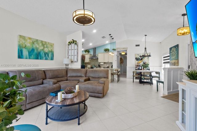 17816 SW 10th Ln, Pembroke Pines, FL 33029