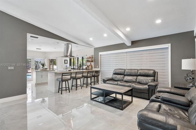 1001 SW 93rd Avenue, Plantation, FL 33324