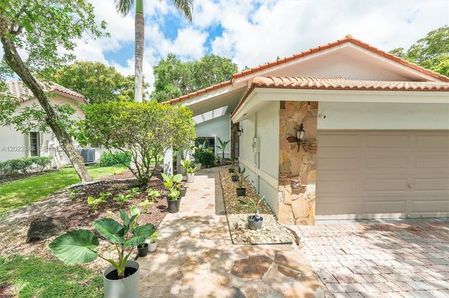 1001 SW 93rd Avenue, Plantation, FL 33324