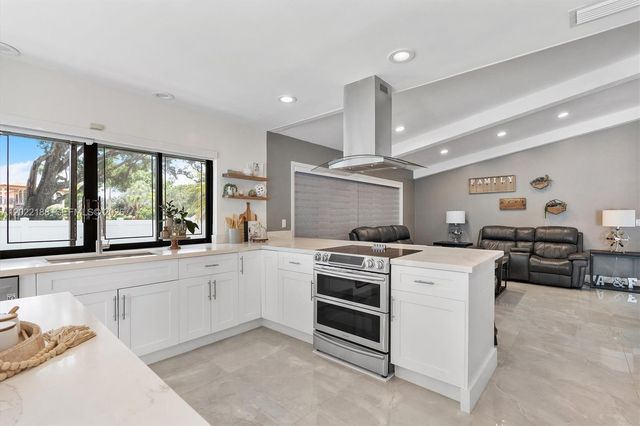 1001 SW 93rd Avenue, Plantation, FL 33324