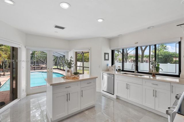 1001 SW 93rd Avenue, Plantation, FL 33324