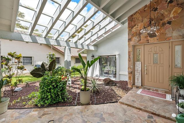 1001 SW 93rd Avenue, Plantation, FL 33324