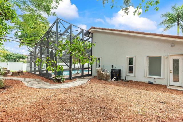 1001 SW 93rd Avenue, Plantation, FL 33324