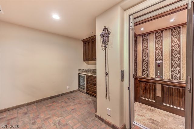 16 Anthem Pointe Court, Henderson, NV 89052