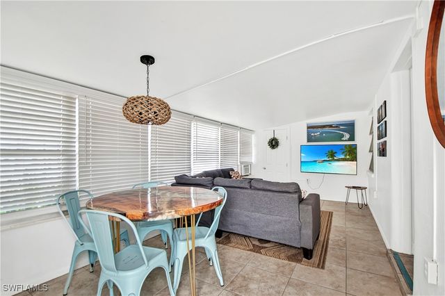 101 Pago Pago DR E, Naples, FL 34113