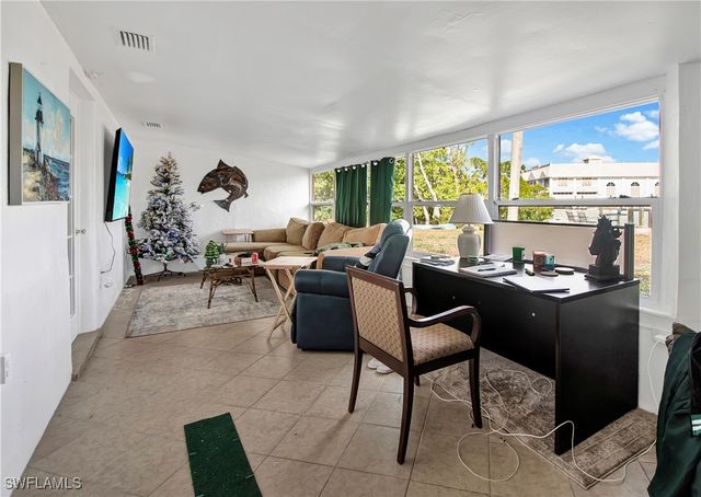 101 Pago Pago DR E, Naples, FL 34113